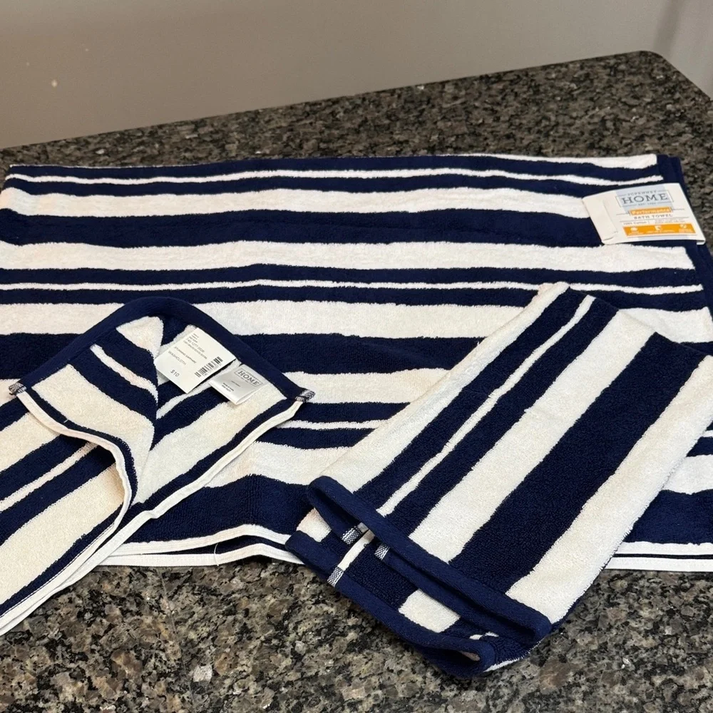 JCPenney Home Navy and White striped Performance Bath Towel set NWT